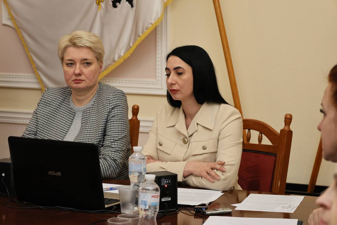 До Міжнародного дня боротьби за права жінок у міській раді відбувся тематичний круглий стіл