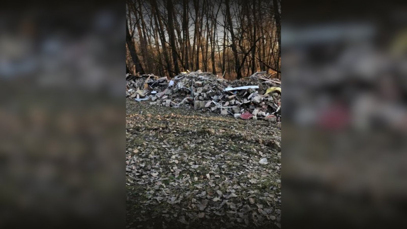 Будівельне сміття неподалік озера "Земснаряд" у Чернігові: що відомо про ситуацію