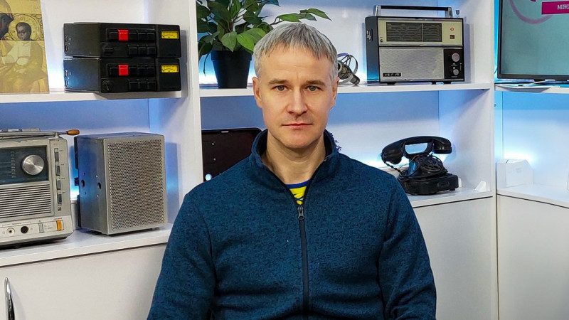 У Чернігові волонтери виготовляють для ЗСУ пристрої для швидкого заряджання зброї: як організували виробництво