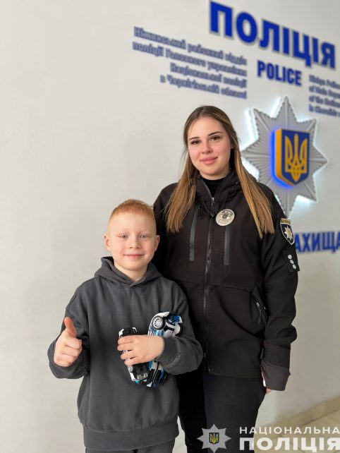 «Хочу бути поліцейським»: ніжинські правоохоронці здійснили мрію хлопчика з Чернігівщини
