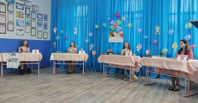 Конкурс «Весняна красуня»: у громаді на Чернігівщині дівчата показували свою майстерність і творчість