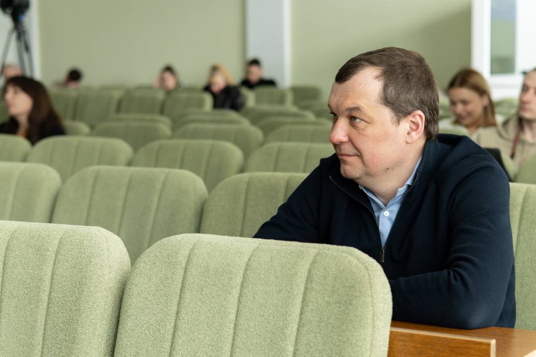 Передача РЕБів військовим та дозвіл на залучення гранту для реконструкції тепломереж: 38-ма (позачергова) сесія Чернігівської міської ради VIII скликання