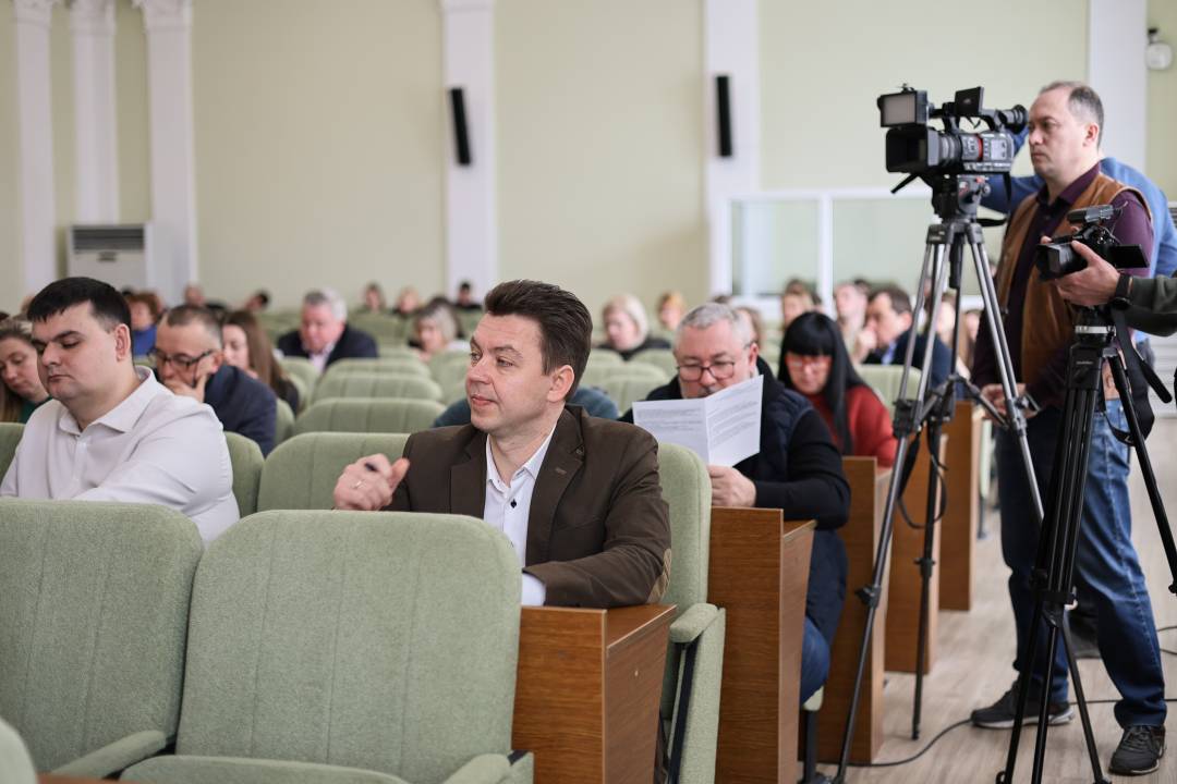 Передача РЕБів військовим та дозвіл на залучення гранту для реконструкції тепломереж: 38-ма (позачергова) сесія Чернігівської міської ради VIII скликання