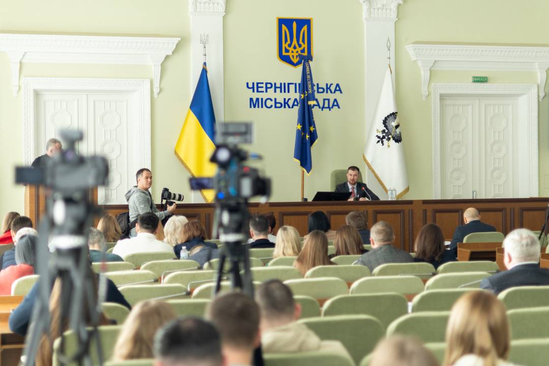 Передача РЕБів військовим та дозвіл на залучення гранту для реконструкції тепломереж: 38-ма (позачергова) сесія Чернігівської міської ради VIII скликання