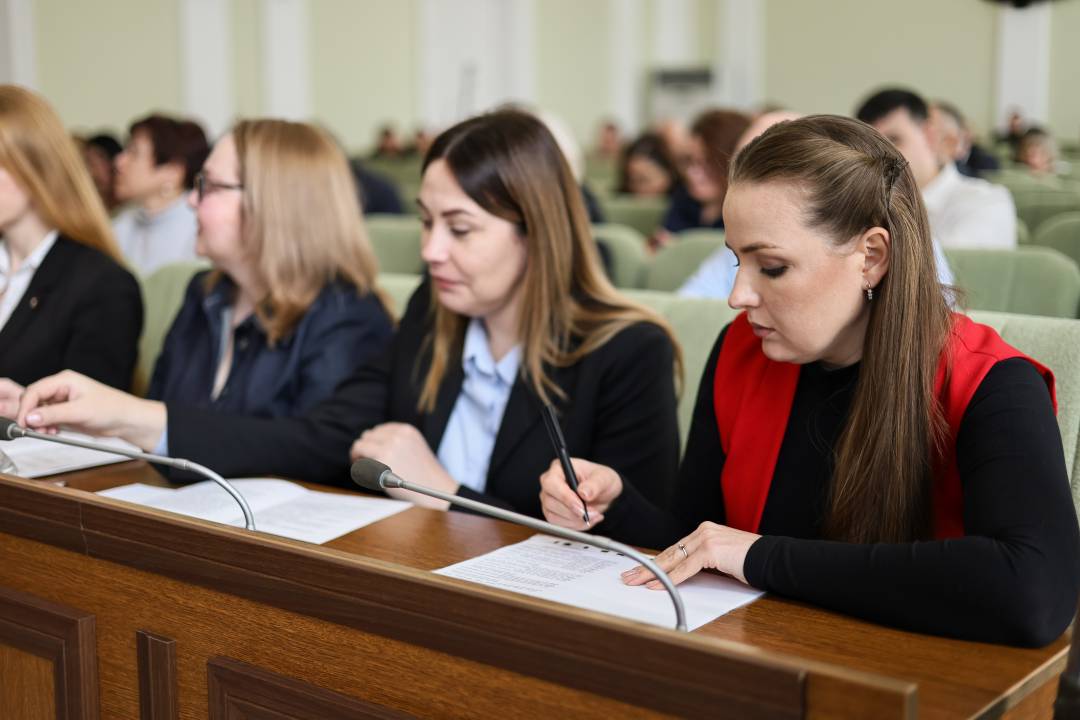 Передача РЕБів військовим та дозвіл на залучення гранту для реконструкції тепломереж: 38-ма (позачергова) сесія Чернігівської міської ради VIII скликання