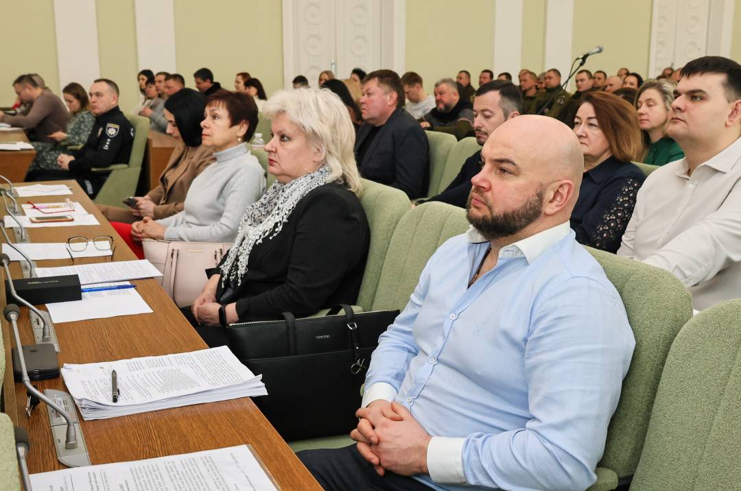 Передача РЕБів військовим та дозвіл на залучення гранту для реконструкції тепломереж: 38-ма (позачергова) сесія Чернігівської міської ради VIII скликання
