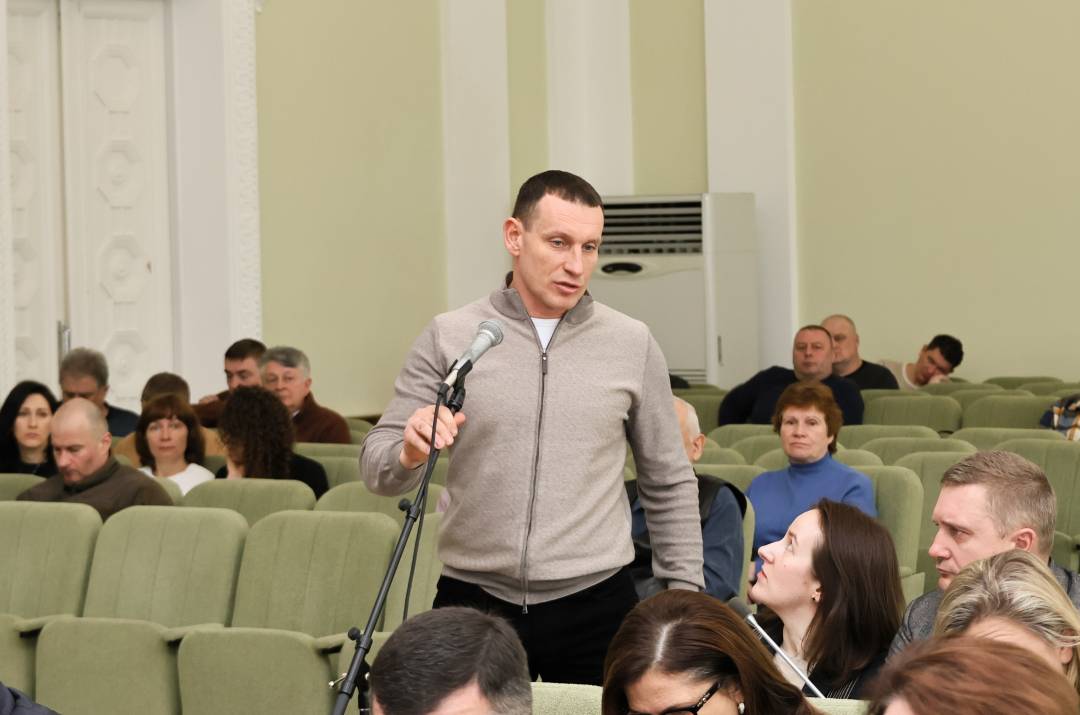 Передача РЕБів військовим та дозвіл на залучення гранту для реконструкції тепломереж: 38-ма (позачергова) сесія Чернігівської міської ради VIII скликання
