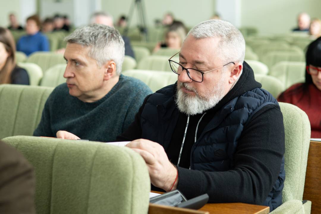 Передача РЕБів військовим та дозвіл на залучення гранту для реконструкції тепломереж: 38-ма (позачергова) сесія Чернігівської міської ради VIII скликання