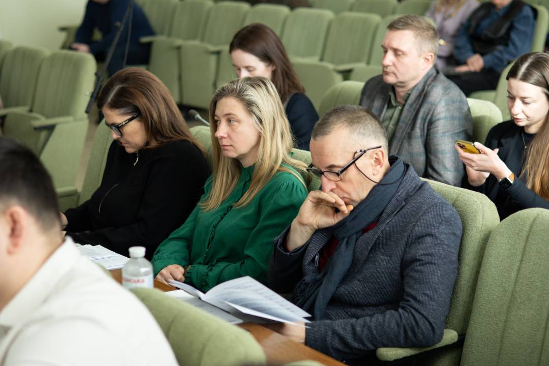 Передача РЕБів військовим та дозвіл на залучення гранту для реконструкції тепломереж: 38-ма (позачергова) сесія Чернігівської міської ради VIII скликання