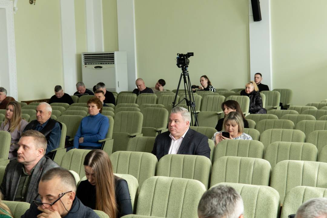 Передача РЕБів військовим та дозвіл на залучення гранту для реконструкції тепломереж: 38-ма (позачергова) сесія Чернігівської міської ради VIII скликання