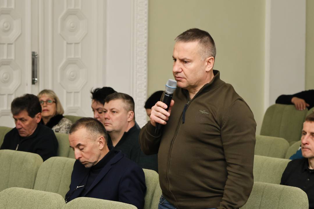 Ремонт водогону на вул. Квітневій та відновлення водопостачання для мешканців Бобровиці: загальноміська нарада в муніципалітеті