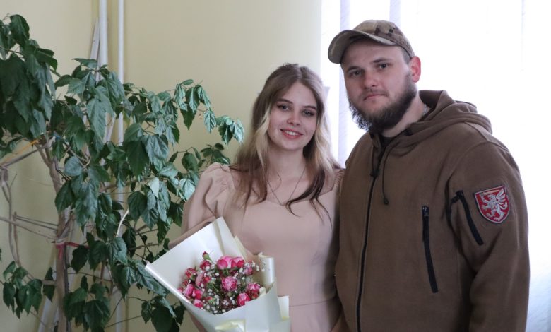 Світлі миті в час війни: у громаді на Чернігівщині зареєстрували 28 шлюбів