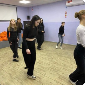 Танці, фільми, теніс і настолки: у громаді на Чернігівщині молодь вміє розважатися