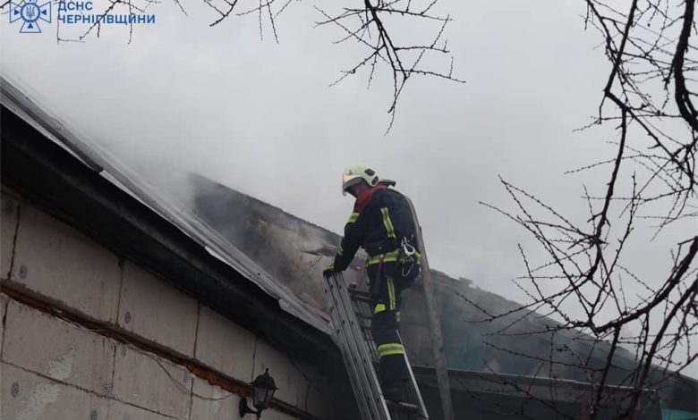 У Чернігові горів житловий будинок (Фото)