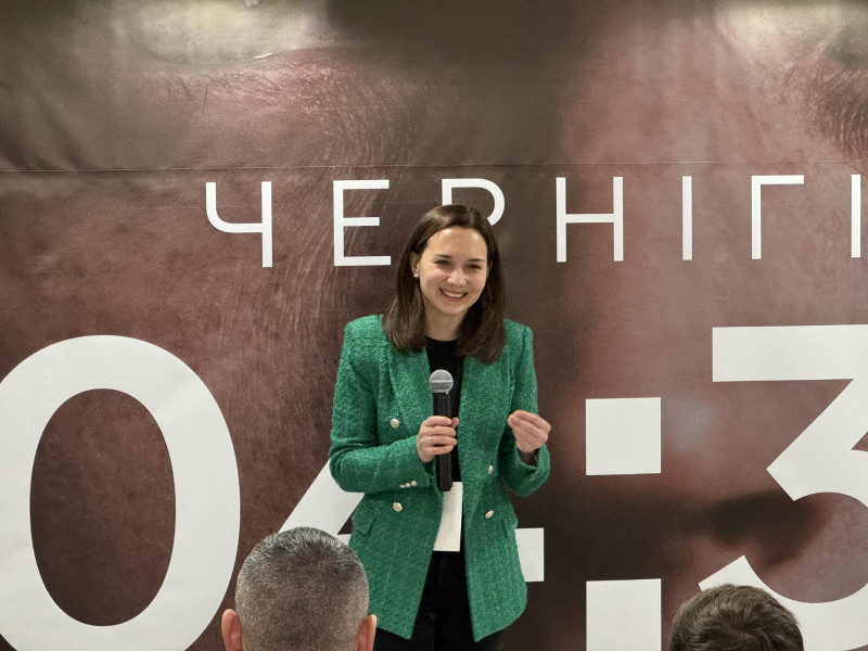 У Чернігові презентували фотокнигу про людей-героїв, які допомагали під час облоги міста (Фото)