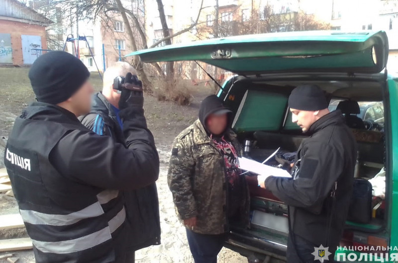 У Чернігові затримали групу наркодилерів та вилучили понад 11 кілограмів наркотиків