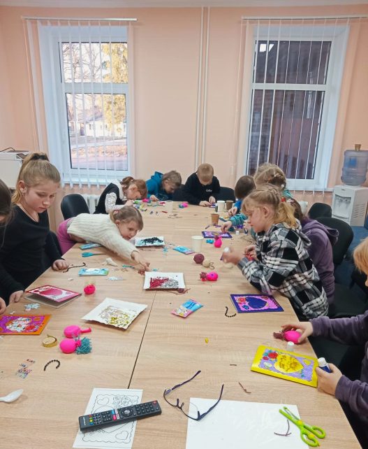 У громаді на Чернігівщині діти виготовляли іграшки-антистреси