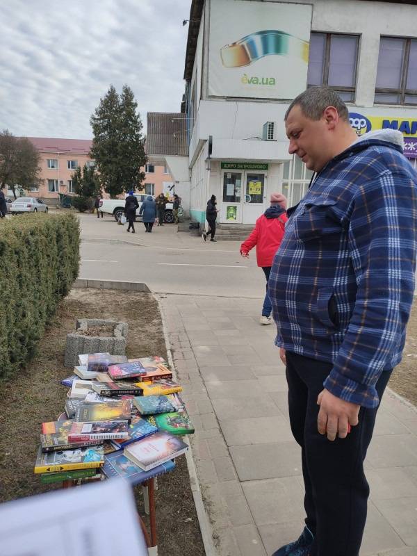 У громаді на Чернігівщині практикують читання на вулиці (Фото)