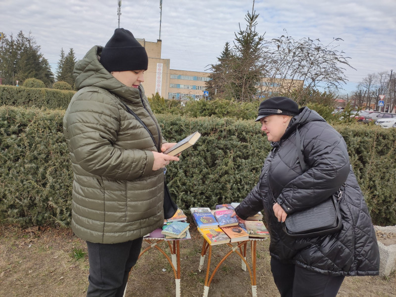 У громаді на Чернігівщині практикують читання на вулиці (Фото)