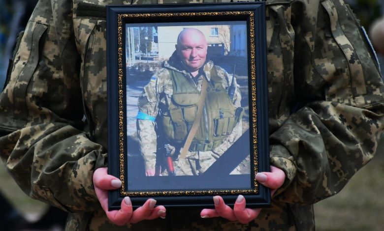 У Ніжині навколішки провели в останню путь Героя