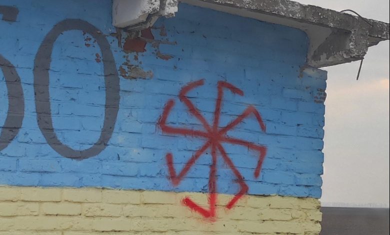 У селі на Чернігівщині хтось малює «свастику» (Фото)