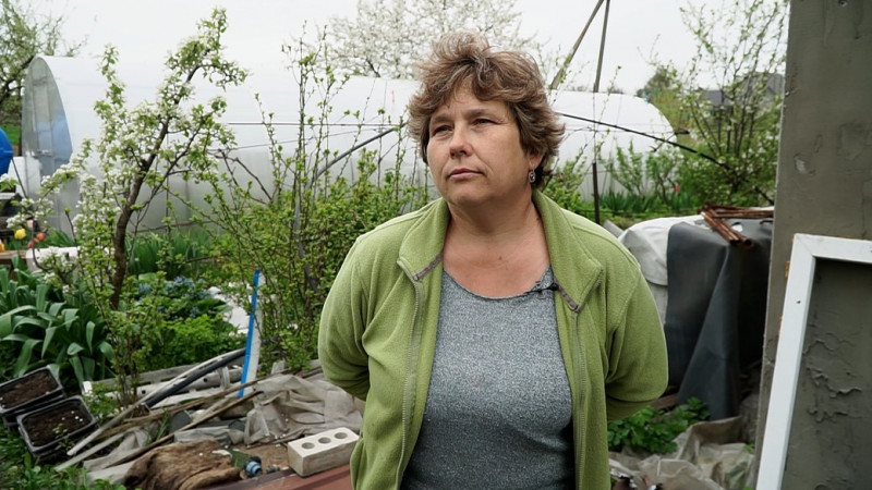 Вирощує овочі та допомагає військовим ЗСУ: як жителька з Киїнки відновила господарство після вторгнення росіян