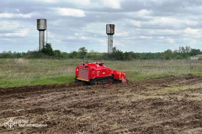 13 залучень за добу: піротехніки продовжують очищати Чернігівщину від вибухонебезпечних предметів