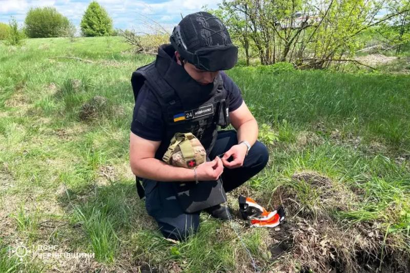 13 залучень за добу: піротехніки продовжують очищати Чернігівщину від вибухонебезпечних предметів