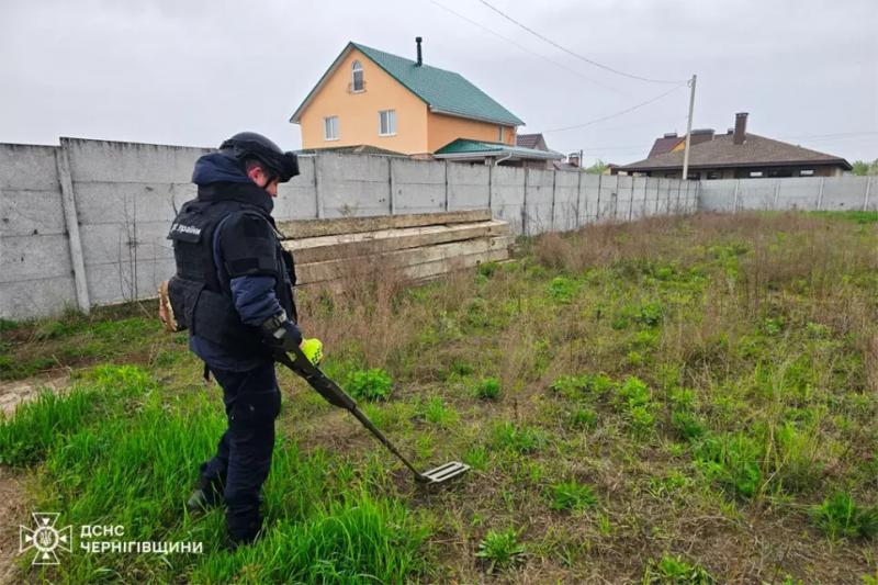 13 залучень за добу: піротехніки продовжують очищати Чернігівщину від вибухонебезпечних предметів