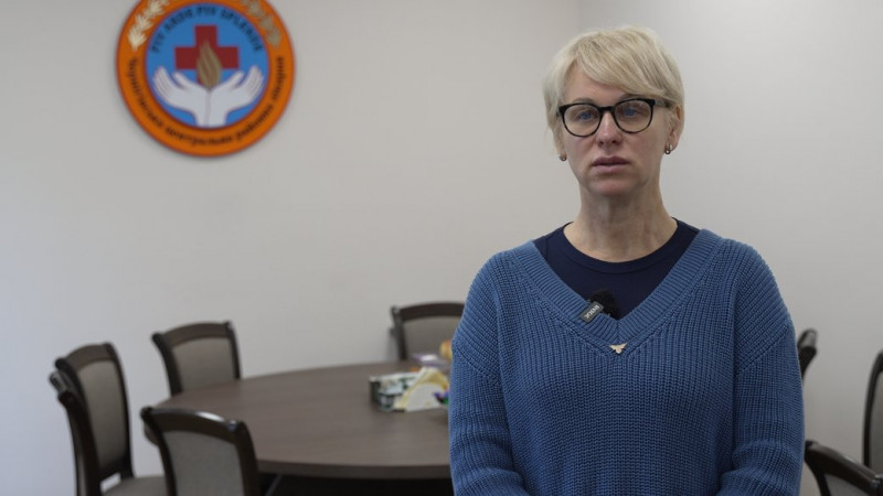 "Позабивали вікна і вже працюємо": як після ракетного удару по Чернігову відновлюється районна лікарня