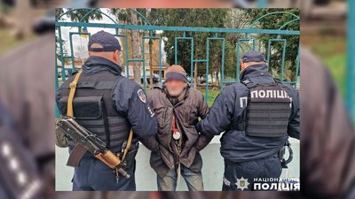 Біля храму у центрі Чернігова один безхатченко зарізав іншого