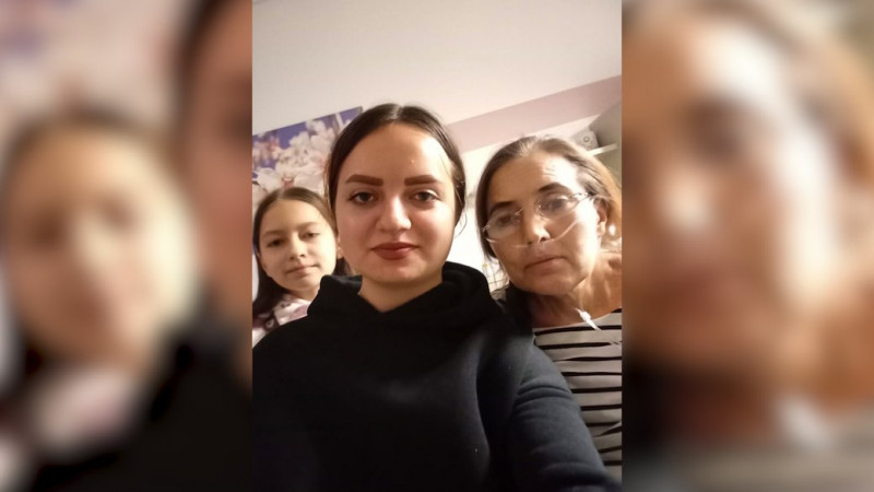 "Не віддам нікому": 20-річний чернігівець повернув сестер з-за кордону, де вони залишились самі після смерті матері