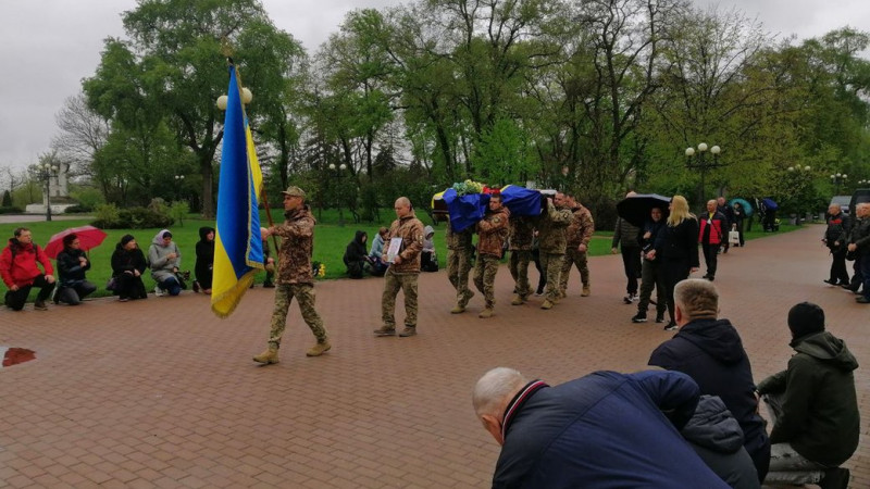 У Чернігові попрощалися з солдатом Олегом Салтаном, який загинув у бою на Луганщині
