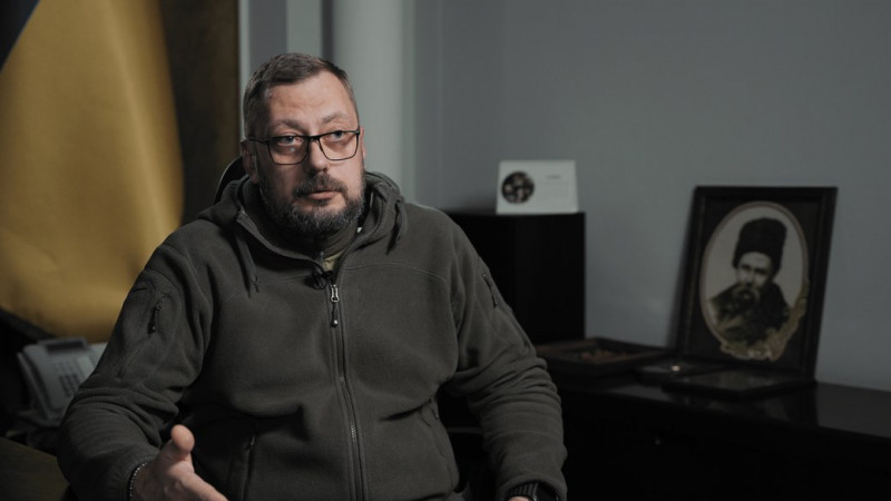 Хто і як обирав драмтеатр у Чернігові місцем проведення зустрічі військових і виробників дронів у серпні 2023-го