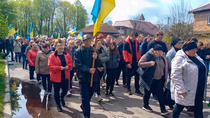 На Чернігівщині поховали двох захисників, які загинули в боях на Донеччині та Луганщині