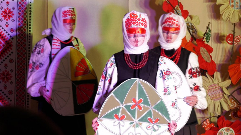 У селі на Чернігівщині ввосьме пройшов фестиваль "Великоднє сяйво", який зібрав роботи майстрів з чотирьох областей