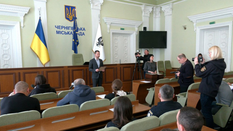 У Чернігові відзначили рятувальників, поліцейських, медиків, комунальників та волонтерів