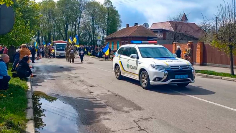 На Чернігівщині поховали двох захисників, які загинули в боях на Донеччині та Луганщині