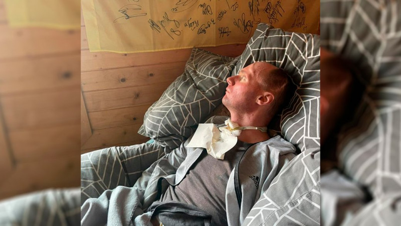 Хоче додому, але завдяки батьку тримається: тяжкопоранений Віталій Шумей почав говорити короткими фразами