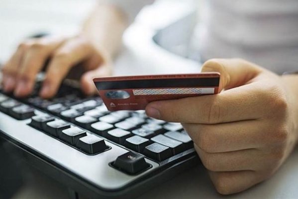 Чернігівка перерахувала 175 тисяч гривень за посилку від «друга з соцмереж»