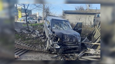 Алкоголь в 12 та 14 разів перевищував норму: у Чернігові один п'яний водій в'їхав у паркан, іншого — зупинили на дорозі