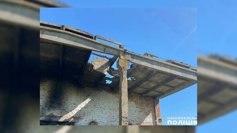 Росіяни безпілотниками поцілили по будівлі зернового складу в одному з сіл на прикордонні Чернігівщини