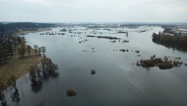 На Чернігівщині через затоплення декілька сіл досі залишаються «паралізованими»