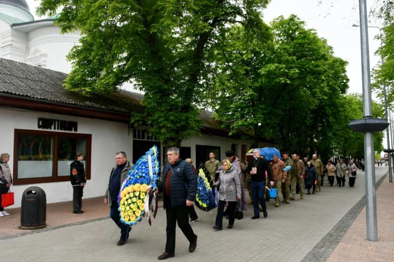 На Чернігівщині попрощалися з військовим Миколою Гомоляком, який загинув у Маріуполі