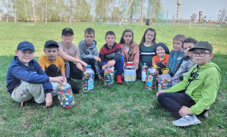 На Чернігівщині учні зібрали майже 20 кг пластикових кришок для переробки, гроші планують віддати на потреби ЗСУ