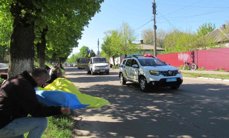 Назавжди 42: Бобровицька громада провела в останню дорогу загиблого Героя