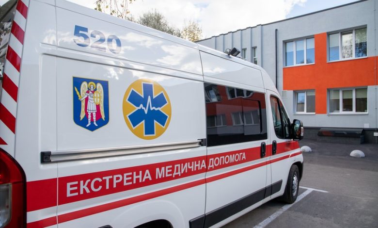 У Чернігові дві бригади медиків «швидкої» врятували 74-річну жінку, в якої зупинилося серце