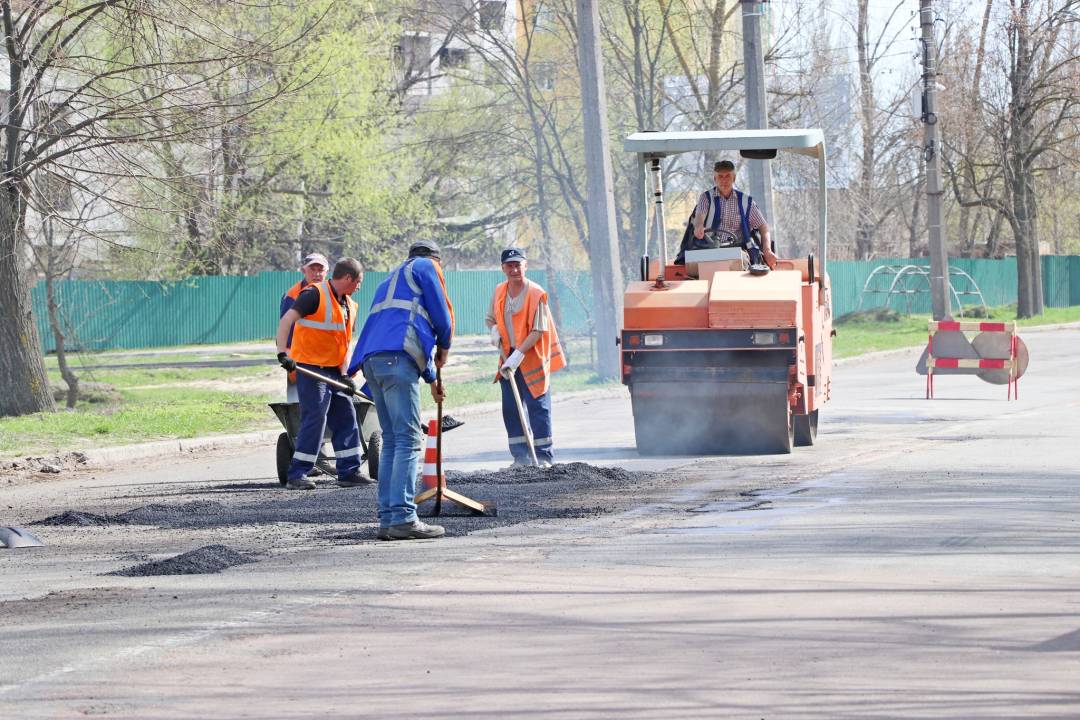 У Чернігові розпочали ямковий ремонт доріг