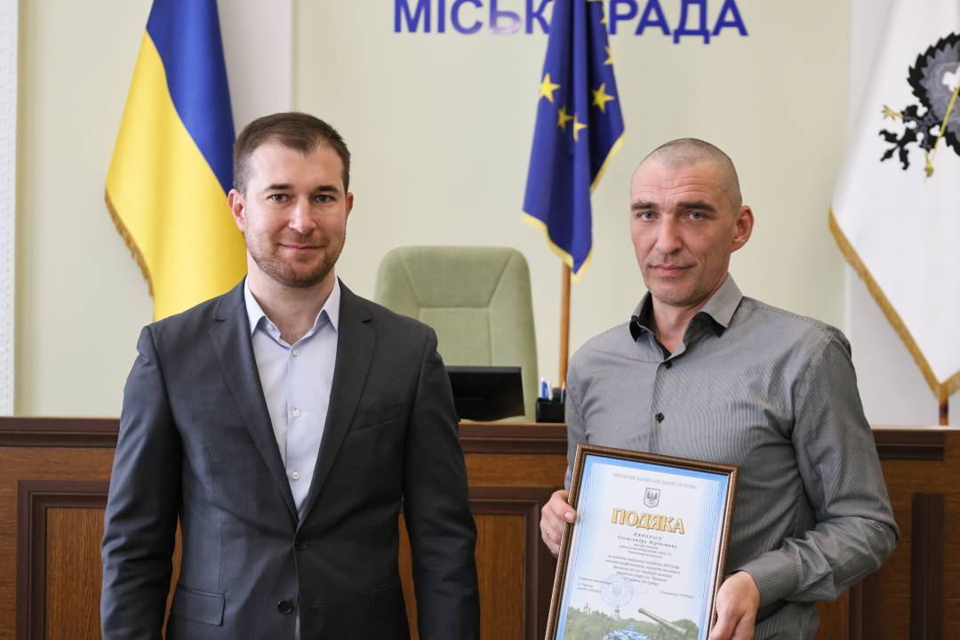 Відзнаки тим, хто брав участь в пошуково-рятувальній операції за наслідками ракетних ударів по Чернігову 17 квітня