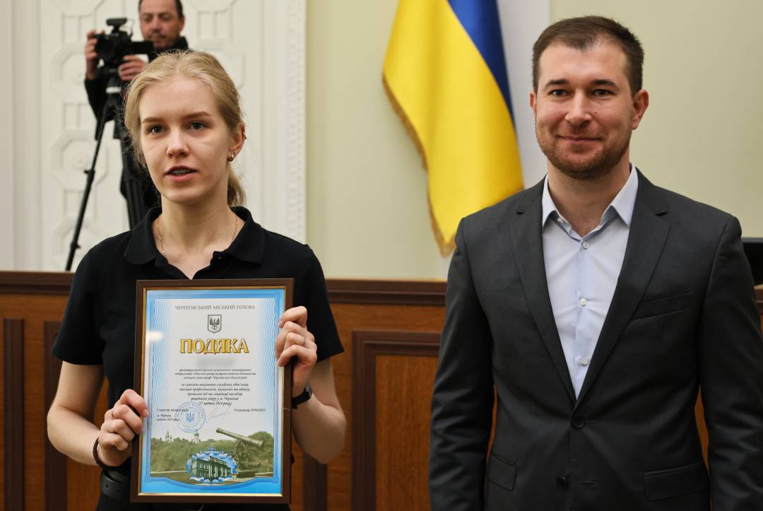Відзнаки тим, хто брав участь в пошуково-рятувальній операції за наслідками ракетних ударів по Чернігову 17 квітня